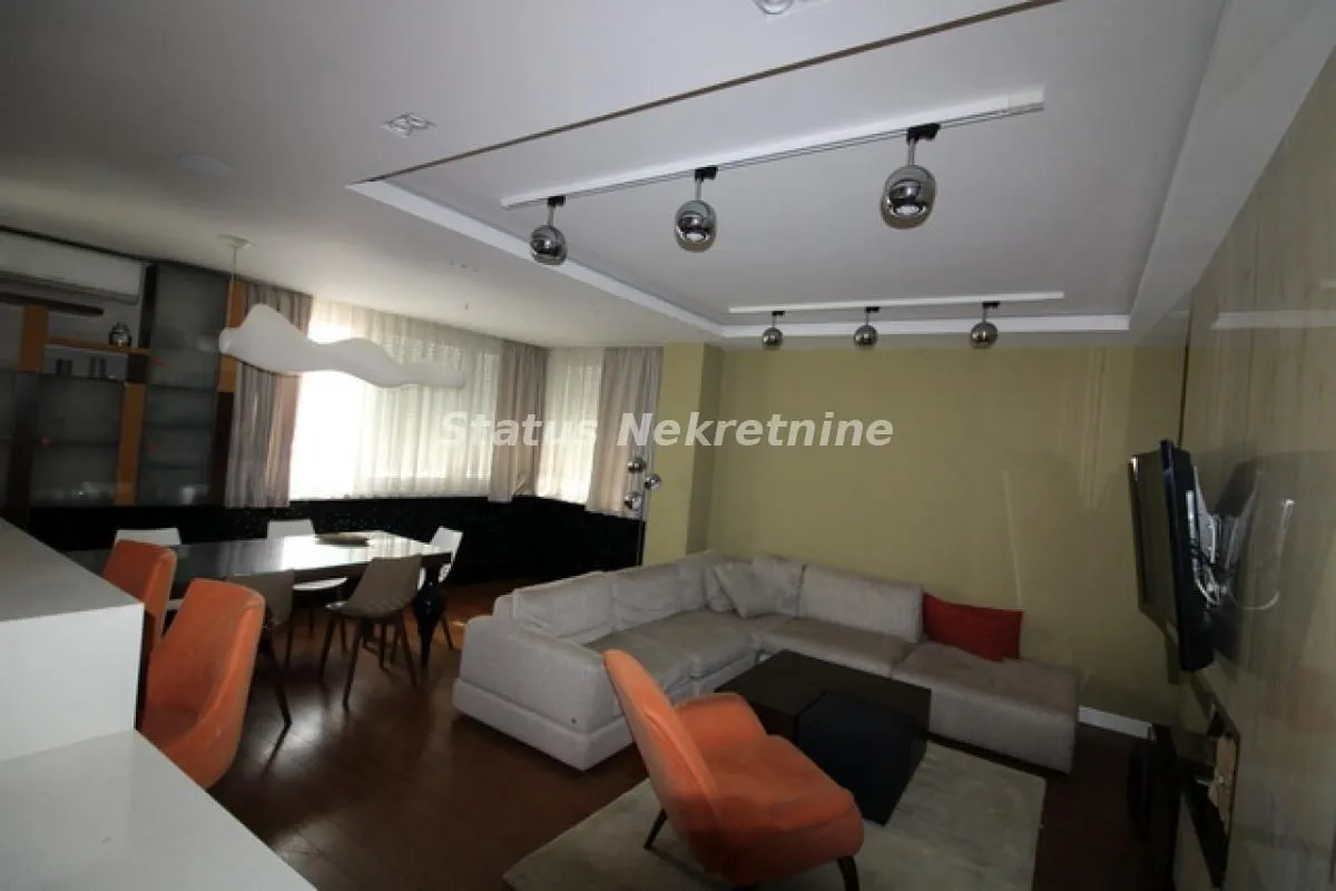 Prodaja, četvorosoban stan, 113m², Centar, Novi Sad