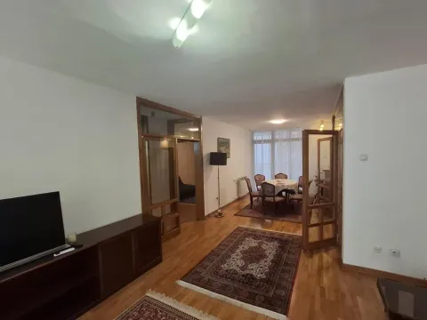 Izdavanje, trosoban stan, 95m², Vračar Sve Podlokacije, Beograd - image 8