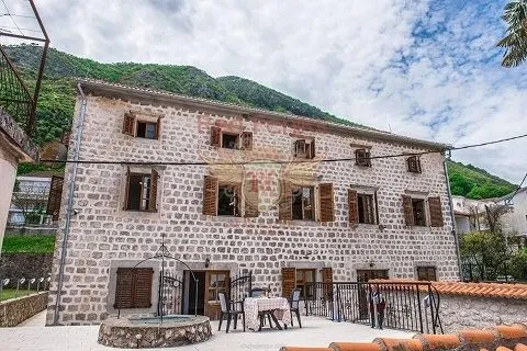 Prodaja, kuća, 327m², Kotor, Crna Gora