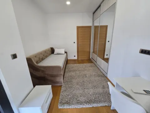 Izdavanje, četvorosoban stan, 118m², Kod Capital Plaze, Podgorica - image 12