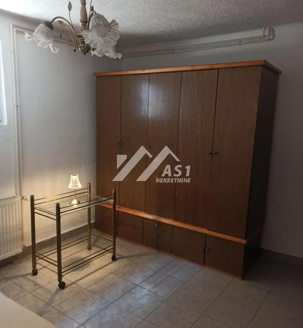 Izdavanje, trosoban stan, 70m², Salajka, Novi Sad Sve Podlokacije