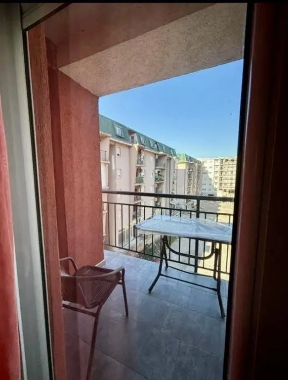 Izdavanje, trosoban stan, 92m², Podgorica, Crna Gora