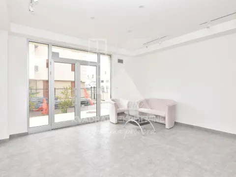 Prodaja, poslovni prostor, 27m², Centar, Podgorica