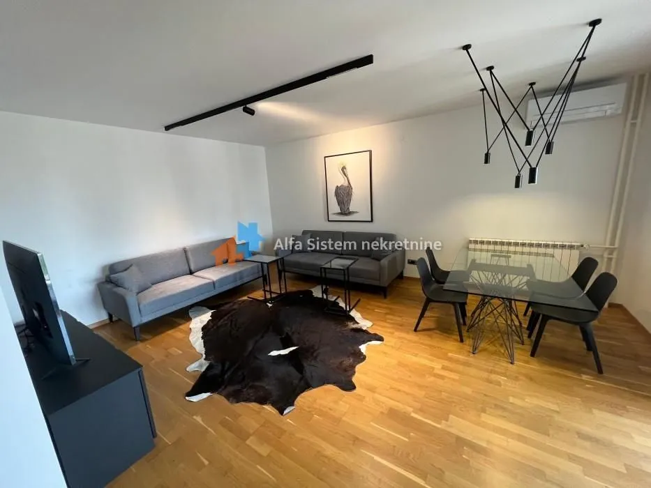 Izdavanje, četvorosoban stan, 100m², Sarajevska, Beograd