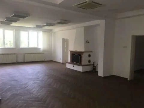 Izdavanje, poslovni prostor, 200m², Zemun Bačka, Zemun Sve Podlokacije - image 4