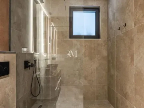 Izdavanje, jednosoban stan, 80m², Centar, Tivat - image 9