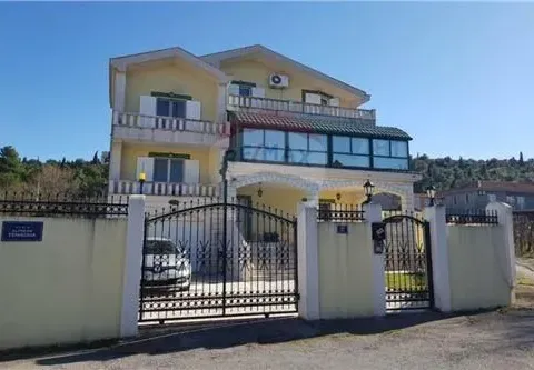 Prodaja, kuća, 489m², Zagorič, Podgorica - image 16