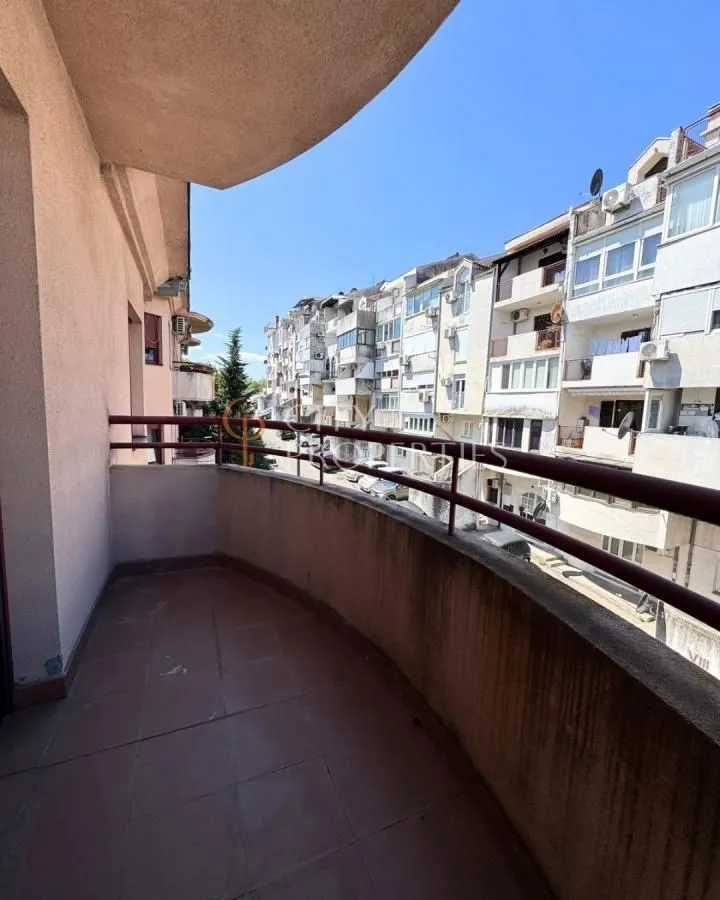 Izdavanje, stan, 110m², Malo Brdo, Podgorica