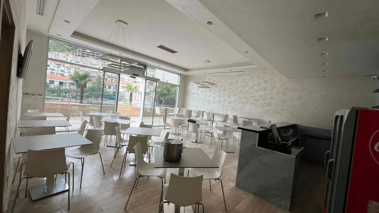 Izdavanje, poslovni prostor, 90m², Budva, Crna Gora