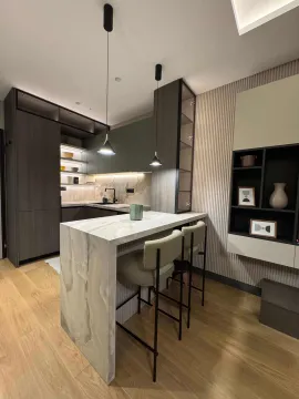 Modern kitchen with a breakfast bar and built-in units. - image 5