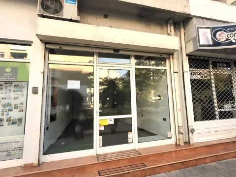 Izdavanje, poslovni prostor, 40m², Centar, Bar - image 2