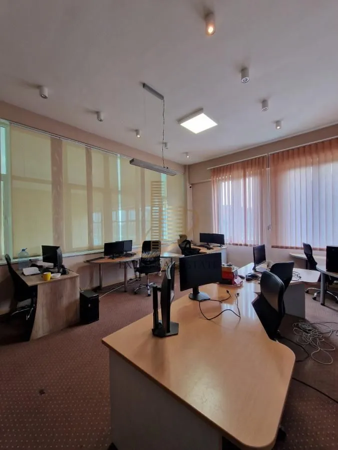 Rent, office space, 690m², Novo naselje, Novi Sad