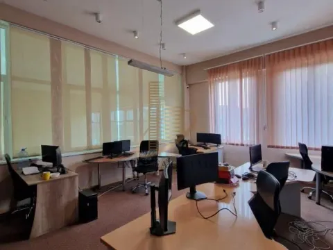 Izdavanje, poslovni prostor, 690m², Novo naselje, Novi Sad - image 20