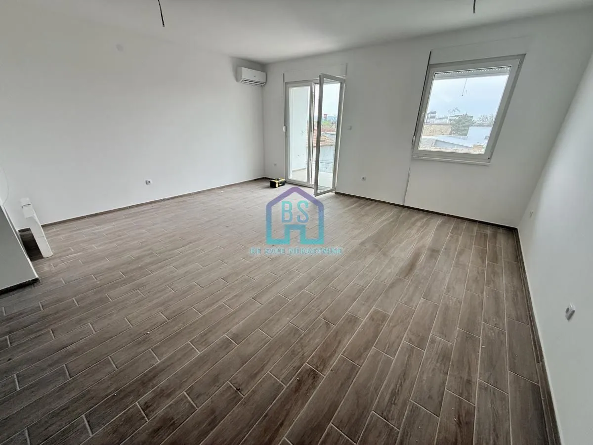 Prodaja, četvorosoban stan, 104m², Vidovdansko naselje, Novi Sad Sve Podlokacije