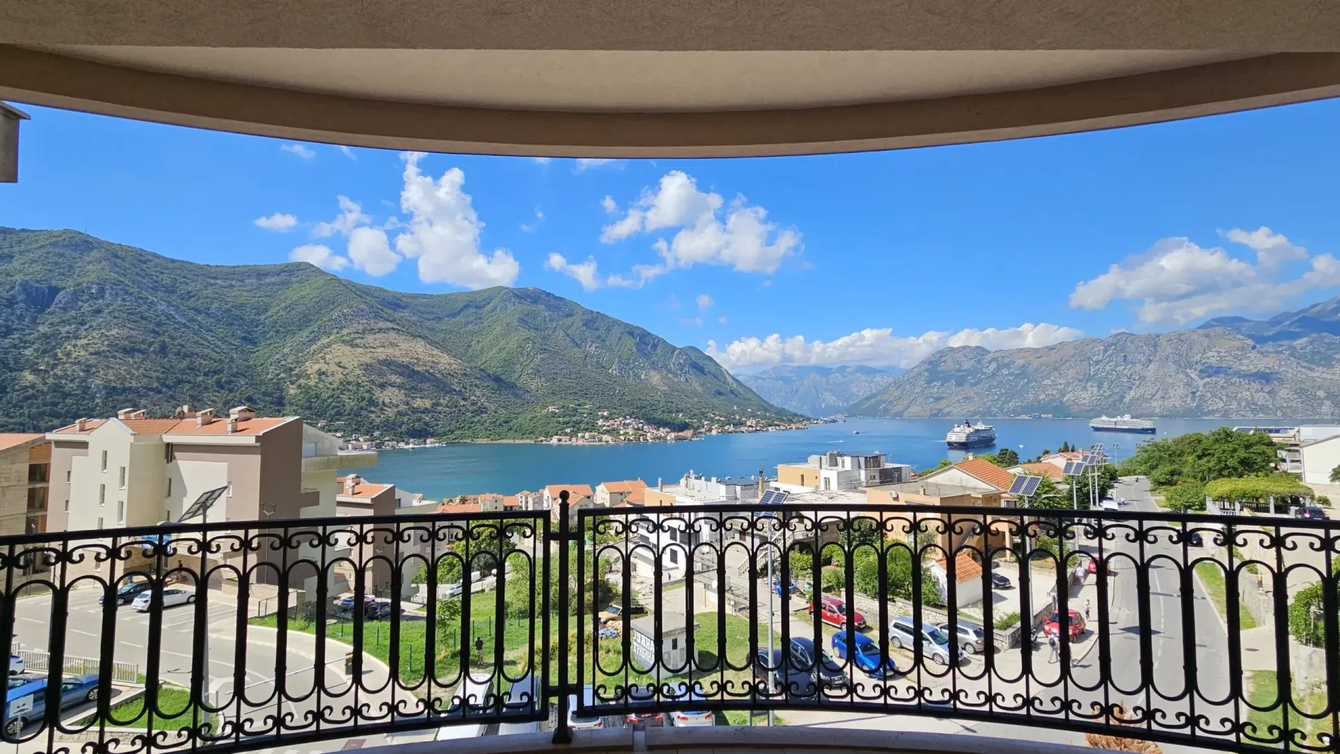 Prodaja, dvosoban stan, 106m², Dobrota, Kotor