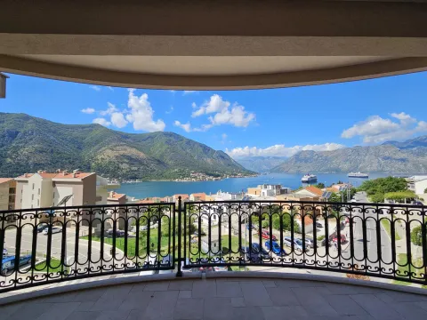 Prodaja, dvosoban stan, 106m², Dobrota, Kotor - image 2