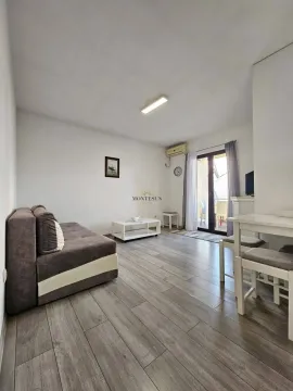 Izdavanje, trosoban stan, 100m², Gospoština, Budva - image 2