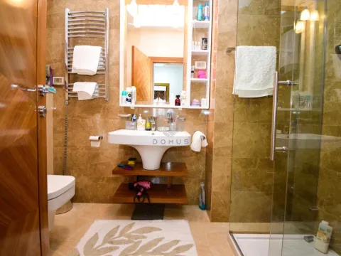 Izdavanje, četvorosoban stan, 130m², Centar, Podgorica - image 15