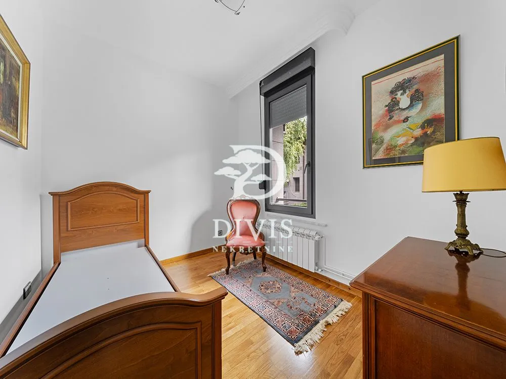 Izdavanje, kuća, 111m², Dedinje Sve Podlokacije, Beograd