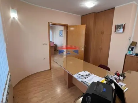 Rent, office space, 180m², Rumenka, Novi Sad Sve Podlokacije - image 4