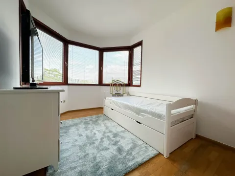 Izdavanje, trosoban stan, 120m², Pobrežje, Podgorica - image 9