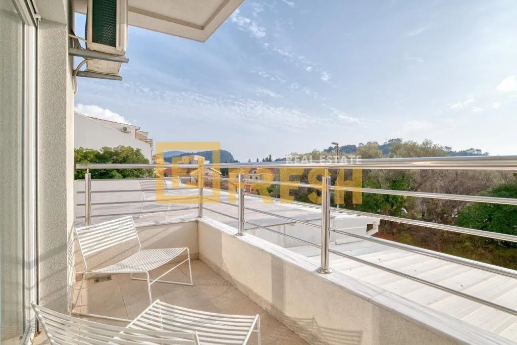 Sale, two bedroom apartment, 60m², Petrovac, Budva