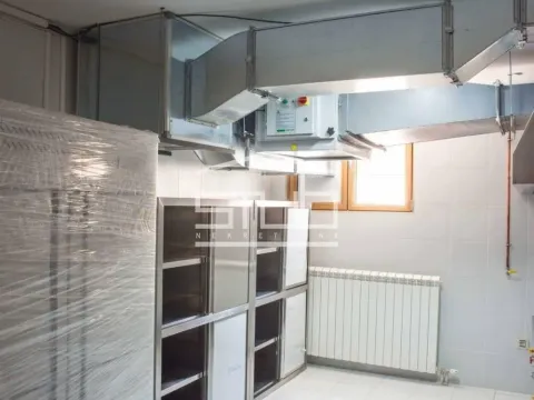 Izdavanje, kuća, 1400m², Savski Venac, Beograd - image 17