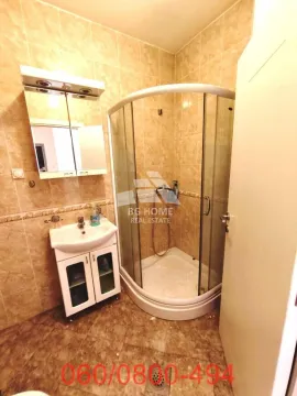 Bathroom equipped with a shower cabin, washbasin, and mirrored cabinet. - image 9