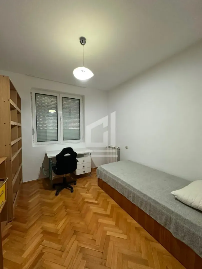 Izdavanje, trosoban stan, 250m², Tološi, Podgorica