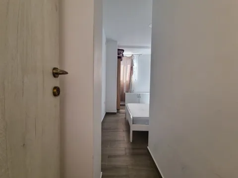 Rent, one bedroom apartment, 42m², Budva, Crna Gora - image 5