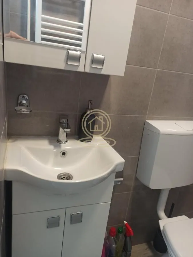 Izdavanje, trosoban stan, 70m², Salajka, Novi Sad Sve Podlokacije