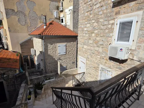 Rent, three bedroom apartment, 120m², Stari Grad, Budva - image 10