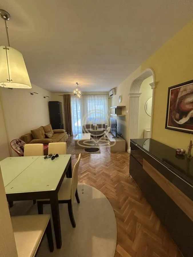 Izdavanje, trosoban stan, 76m², Centar, Novi Sad
