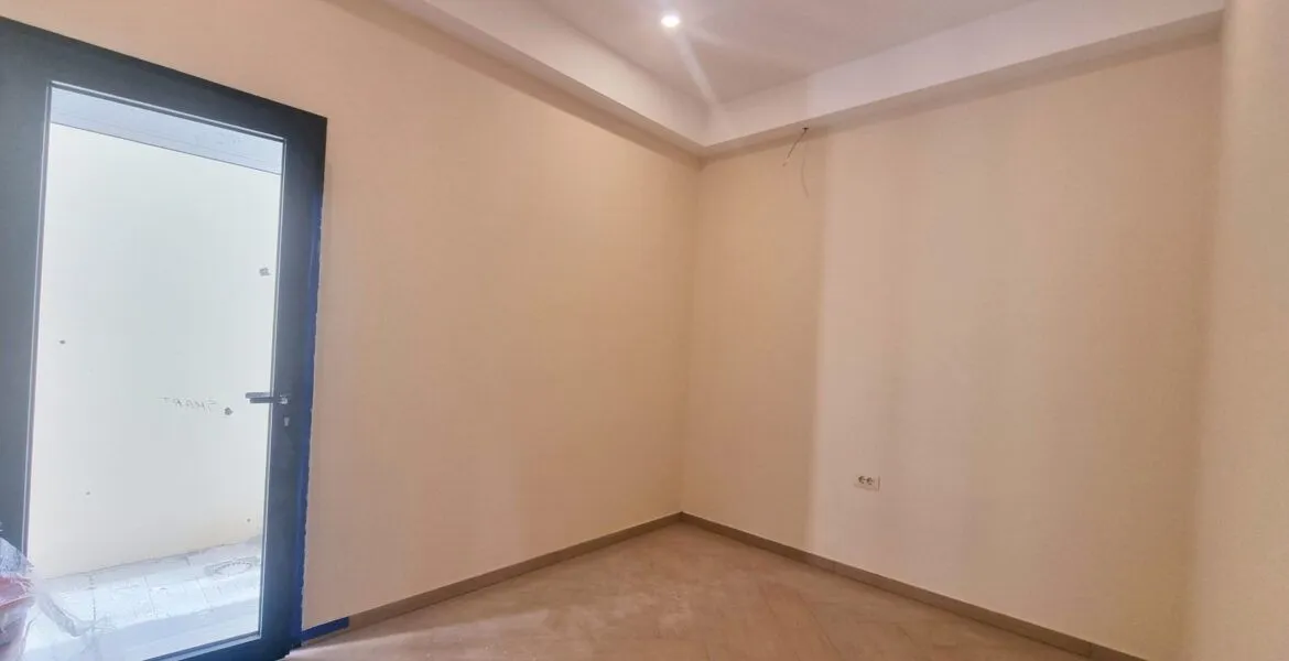 Prodaja, dvosoban stan, 80m², Dobrota, Kotor