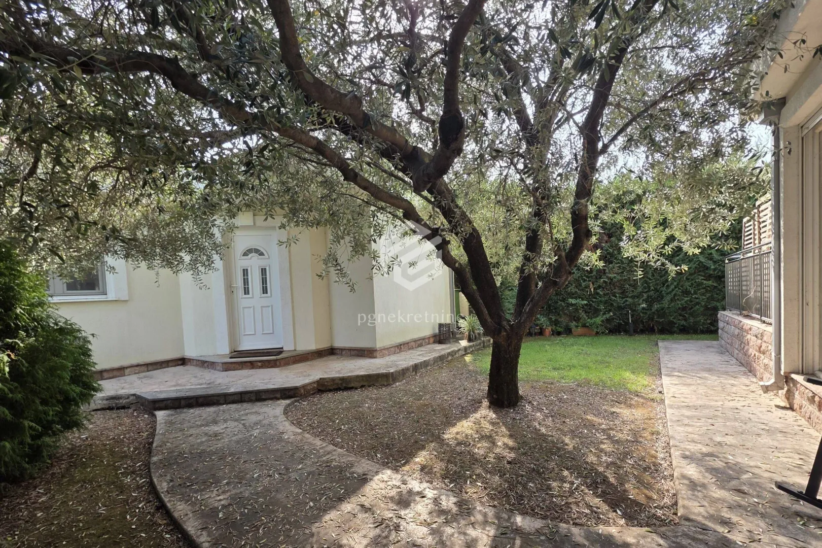 Rent, house, 250m², Donji Kokoti, Podgorica