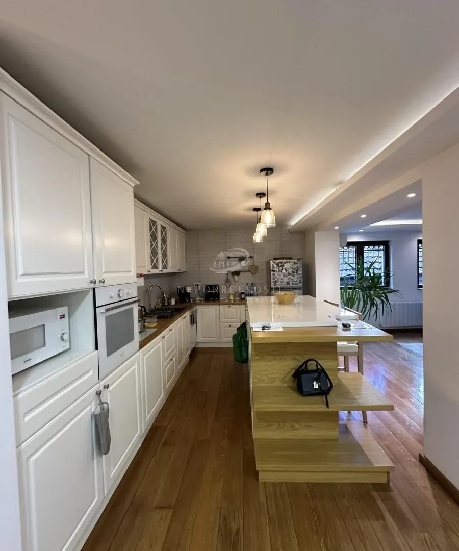 Sale, house, 300m², Lekino Brdo, Voždovac Sve Podlokacije