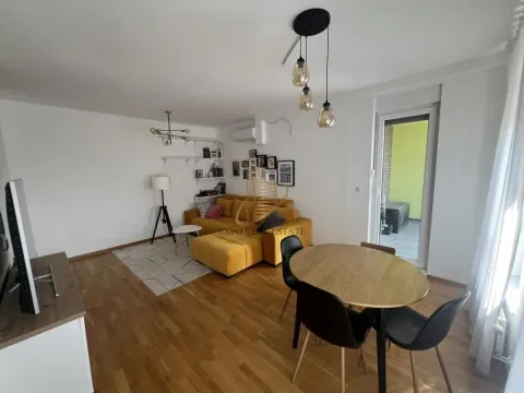 Prodaja, trosoban stan, 71m², Adamovićevo Naselje, Novi Sad Sve Podlokacije - image 1
