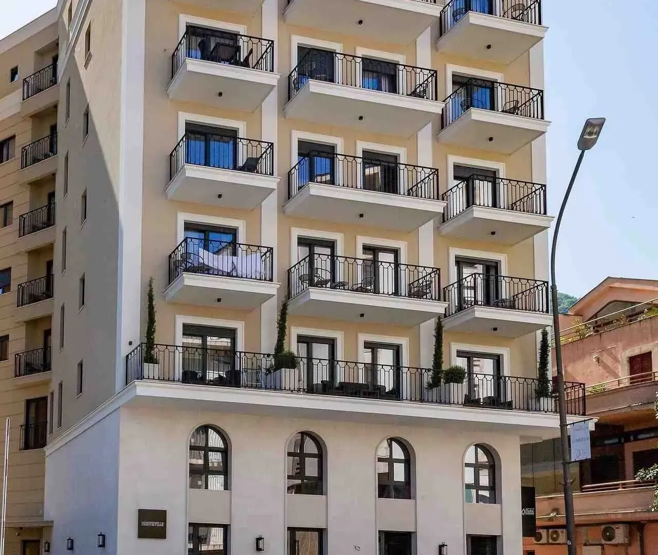 Prodaja, jednosoban stan, 74m², Centar, Budva