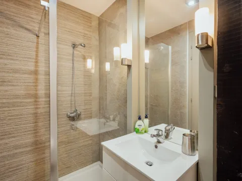 Izdavanje, kuća, 90m², Muo, Kotor - image 18