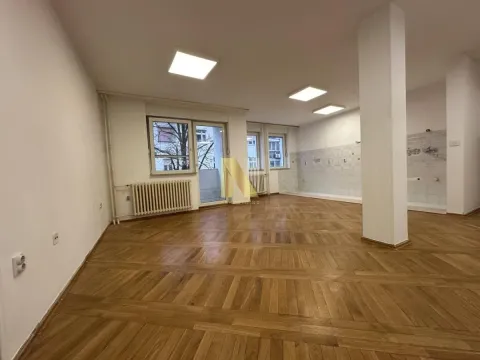 Prodaja, četvorosoban stan, 96m², Centar, Novi Sad