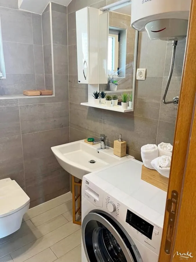 Prodaja, trosoban stan, 99m², Tivat, Crna Gora