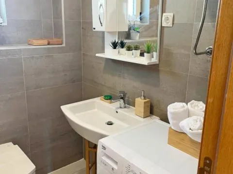 Prodaja, trosoban stan, 99m², Tivat, Crna Gora - image 11