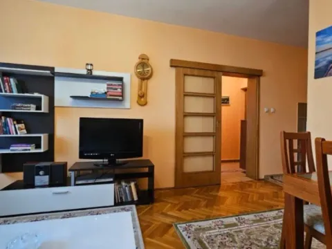 Izdavanje, jednosoban stan, 49m², Stari Aerodrom, Podgorica - image 2