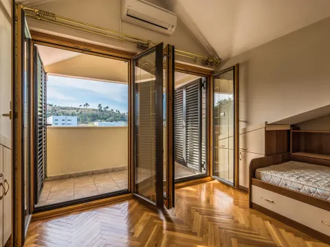 Izdavanje, kuća, 370m², Zabjelo, Podgorica - image 23