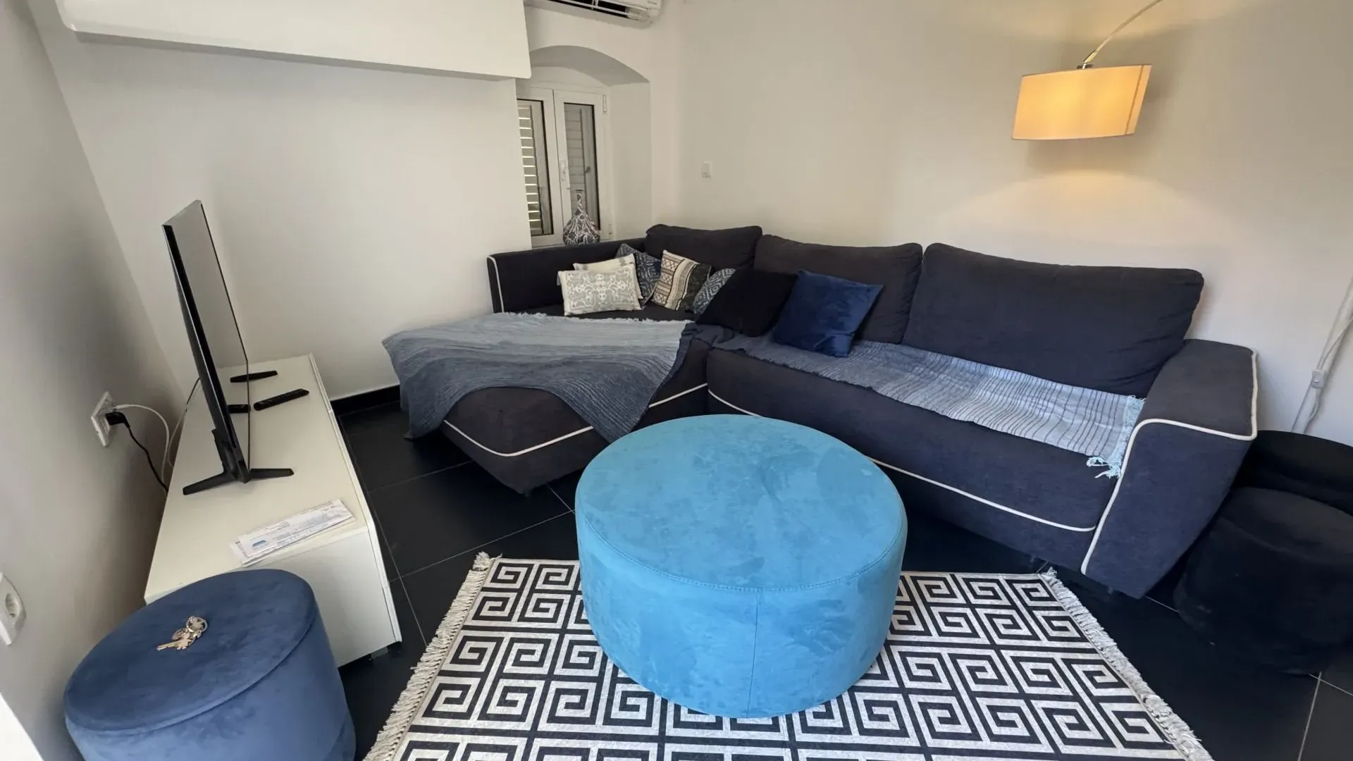 Izdavanje, jednosoban stan, 40m², Stari Grad, Budva