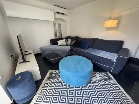 Izdavanje, jednosoban stan, 40m², Stari Grad, Budva - image 4