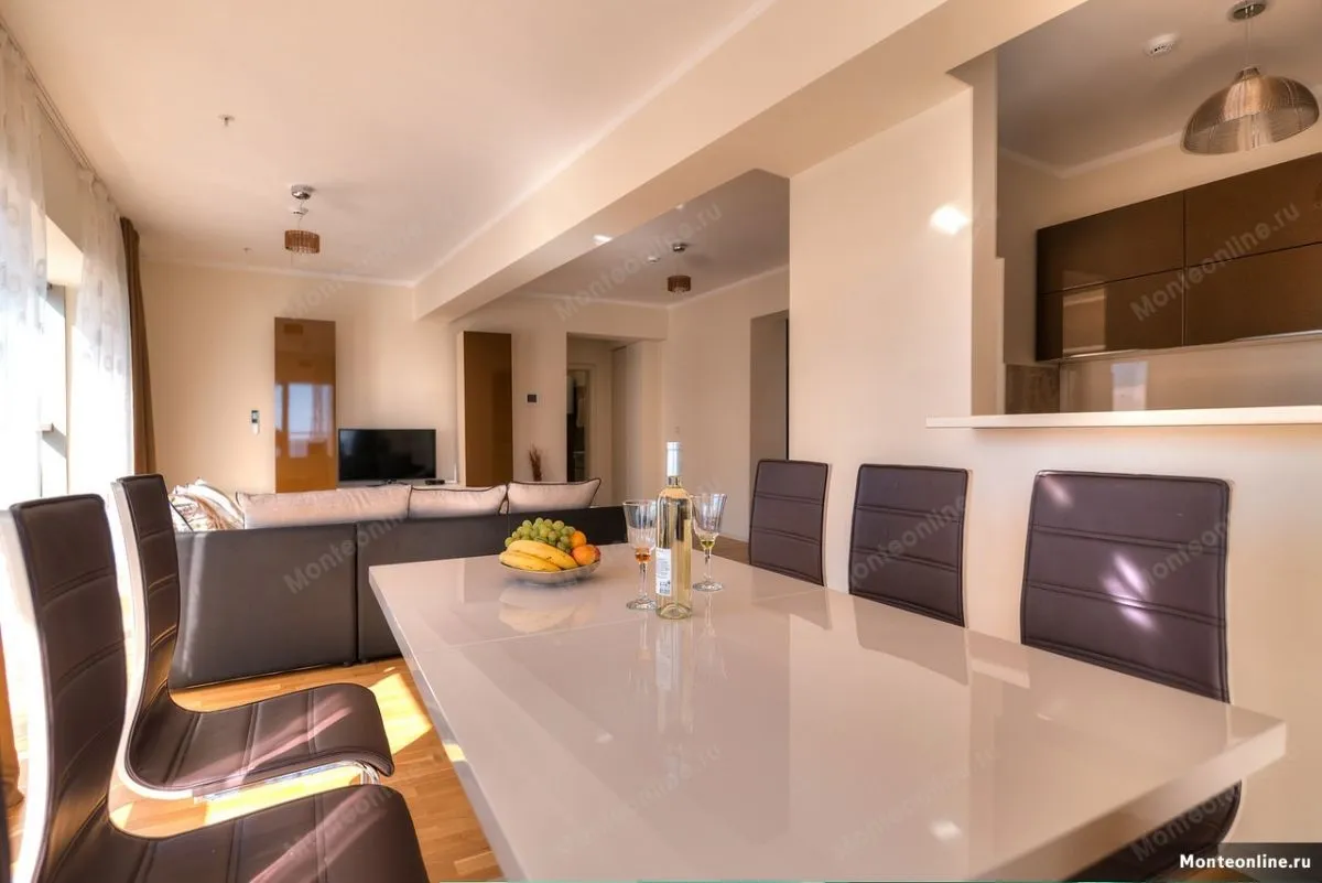 Sale, three bedroom apartment, 104m², Bečići, Budva