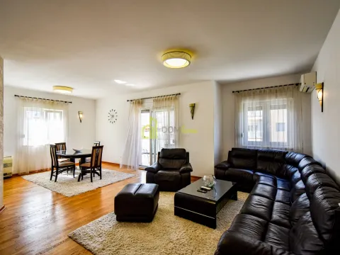 Izdavanje, trosoban stan, 120m², City Kvart, Podgorica - image 19