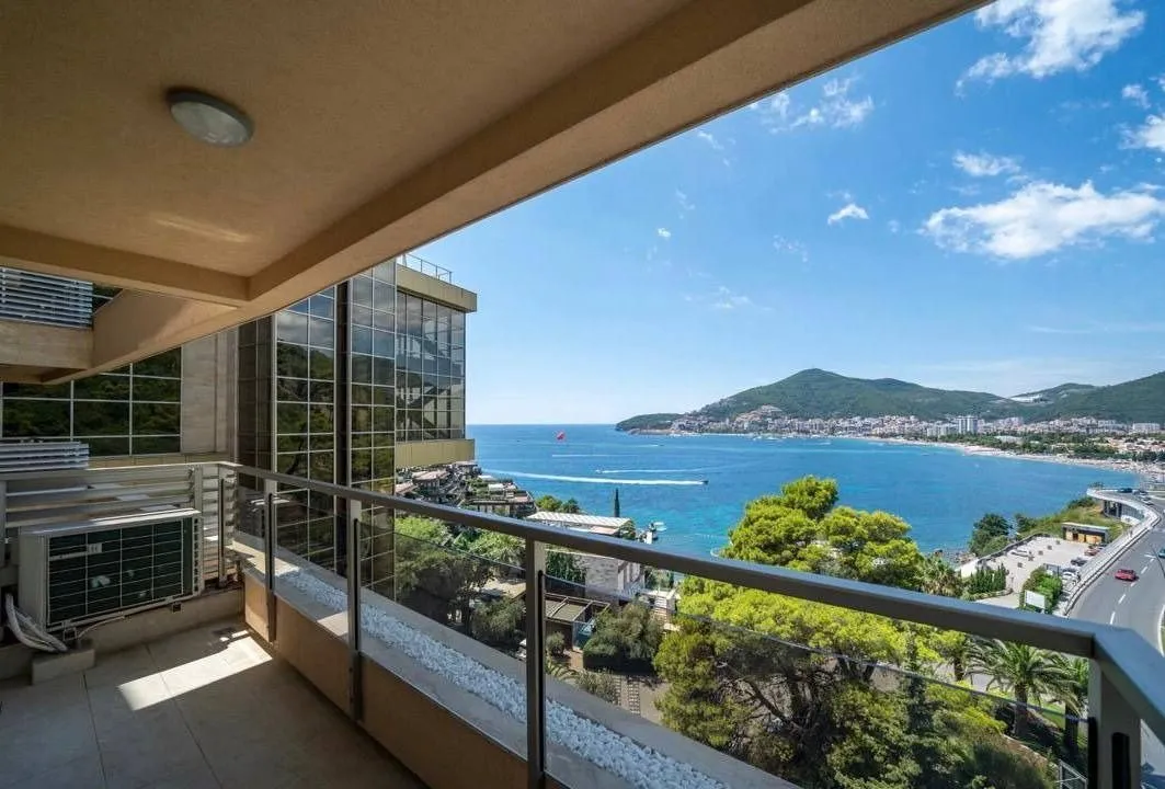 Rent, three bedroom apartment, 150m², Bečići, Budva