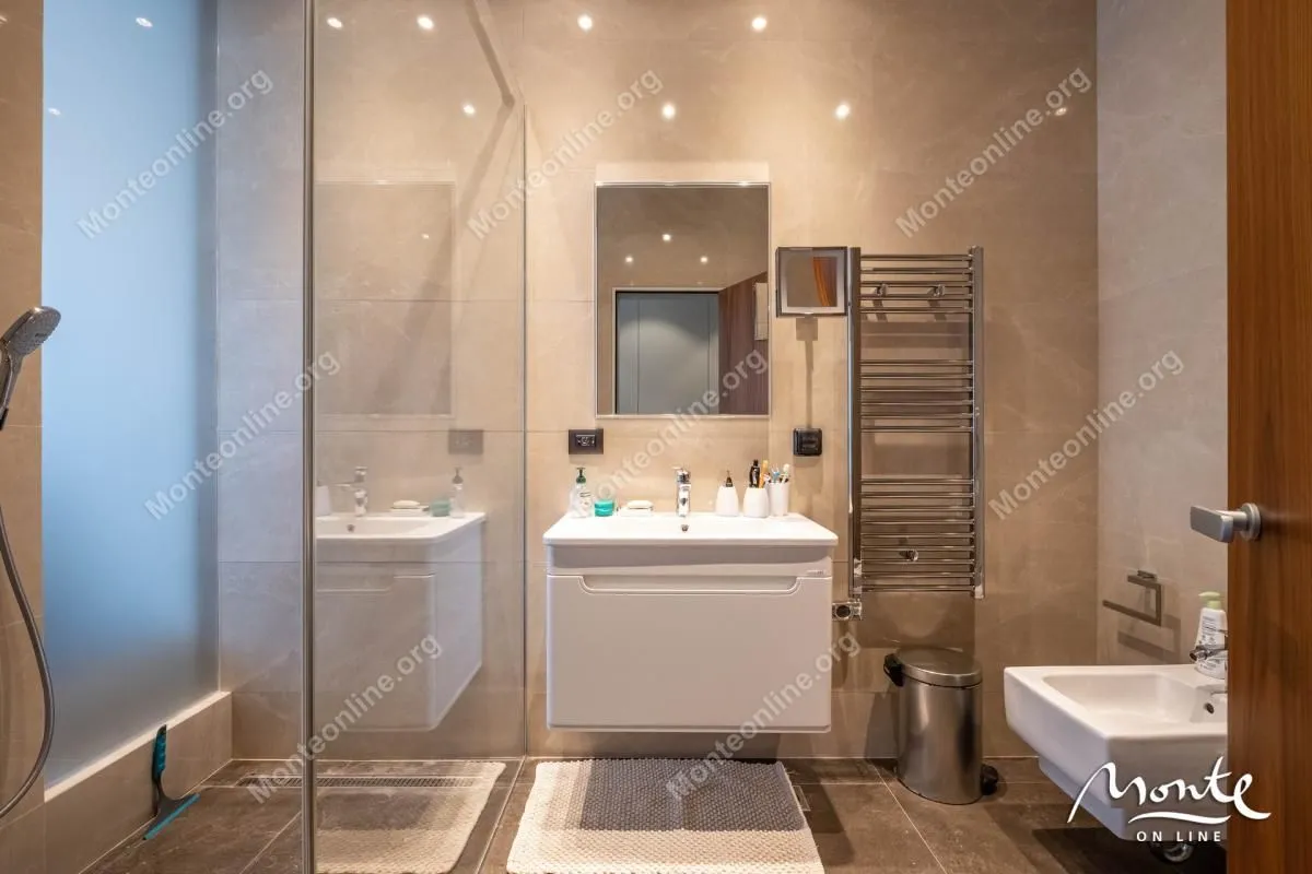 Prodaja, trosoban stan, 230m², Bogišići, Tivat